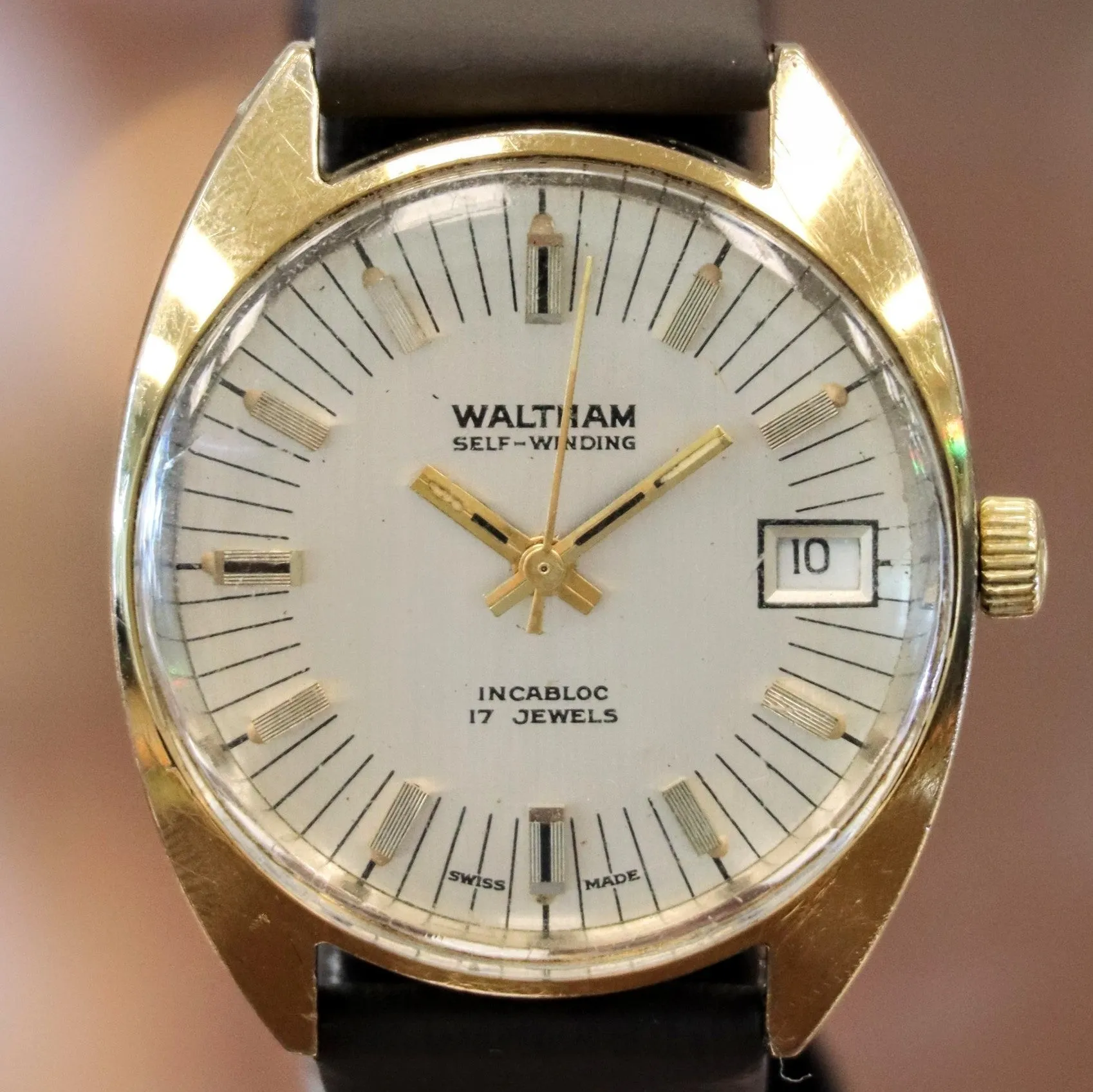 1970's WALTHAM Self-Winding Watch 17 Jewels Incabloc FHF 905 Vintage Swiss Wristwatch