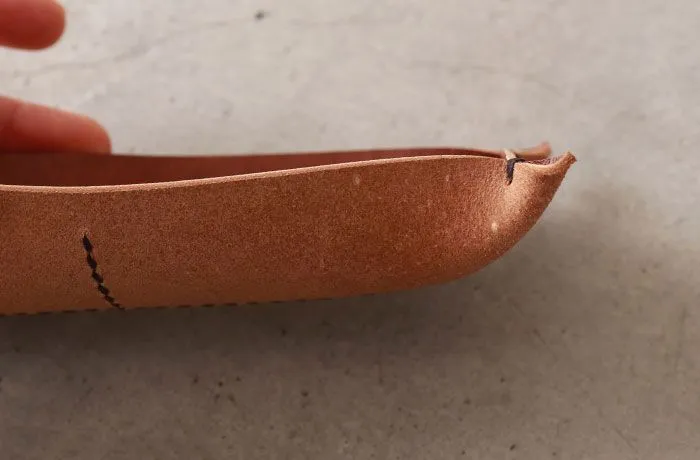 KAKURA leather tray, pen & glasses