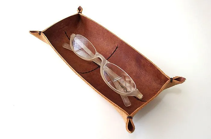 KAKURA leather tray, pen & glasses