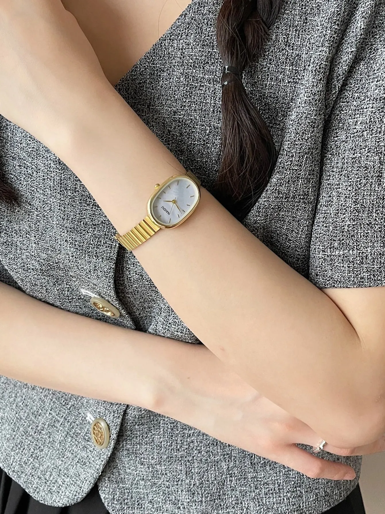 Small Round Quartz Watch - Gold- FD ⚡
