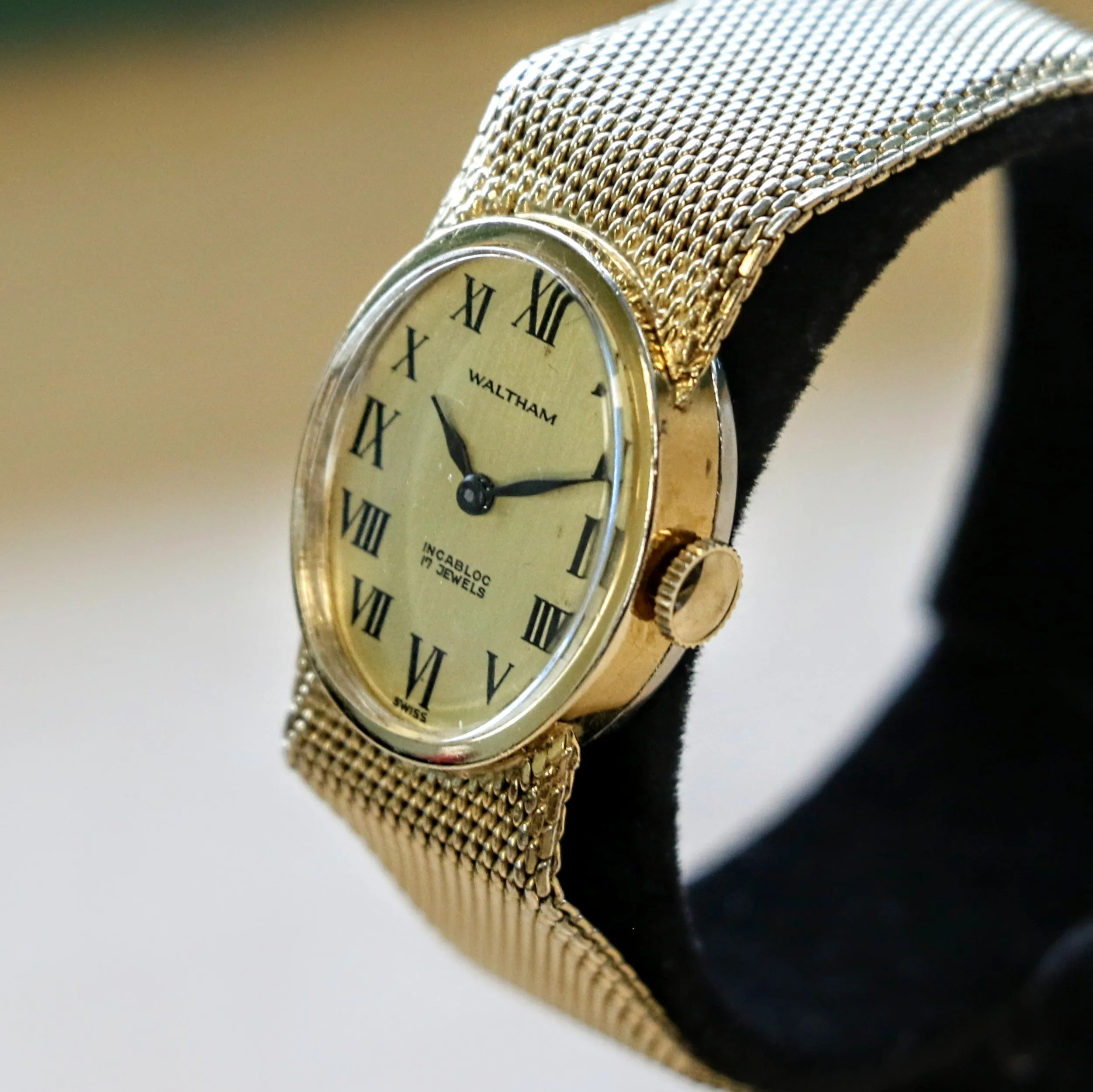 WALTHAM Incablock Ladies Wristwatch 17 Jewels FHF 69-21 Watch - Original Mesh Bracelet