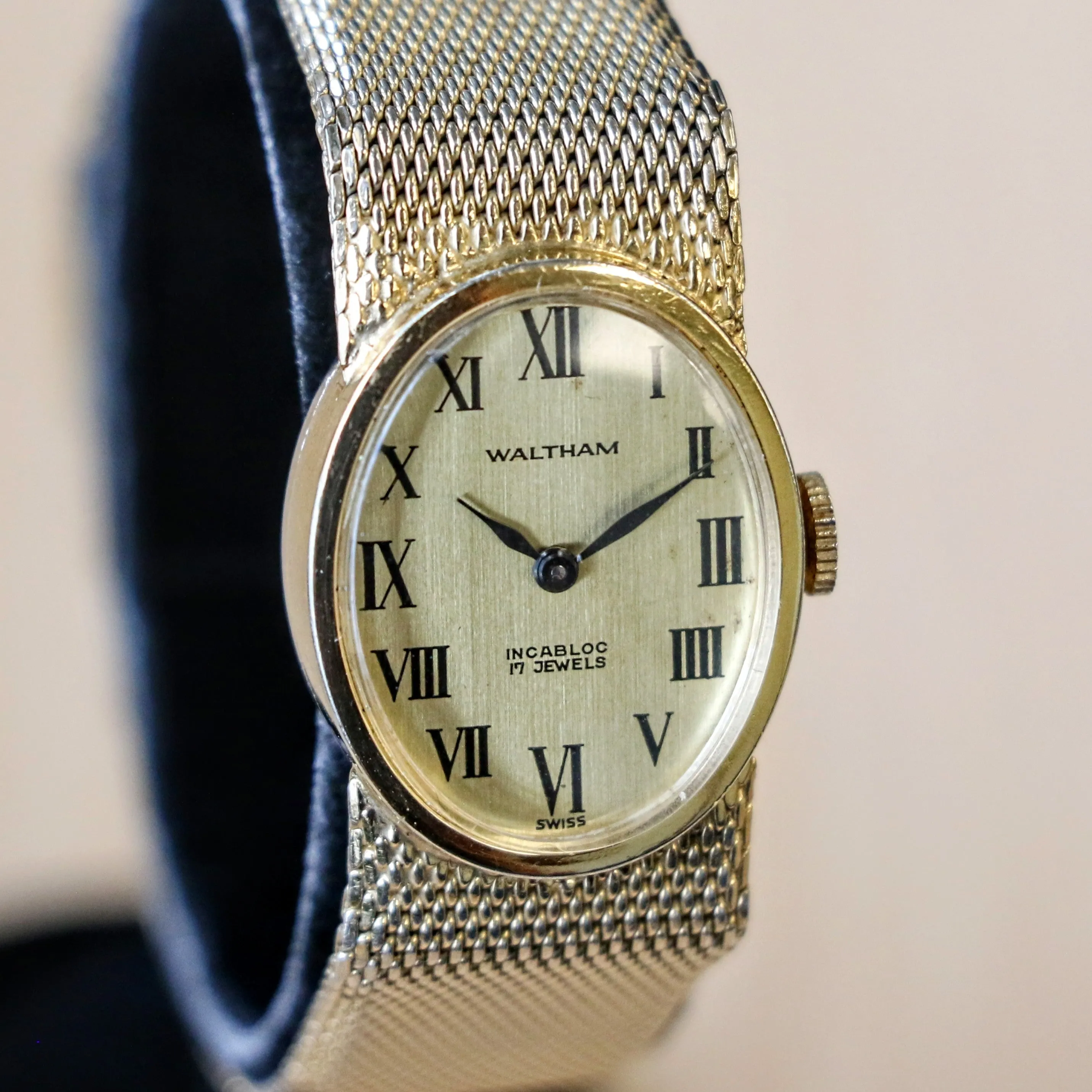 WALTHAM Incablock Ladies Wristwatch 17 Jewels FHF 69-21 Watch - Original Mesh Bracelet